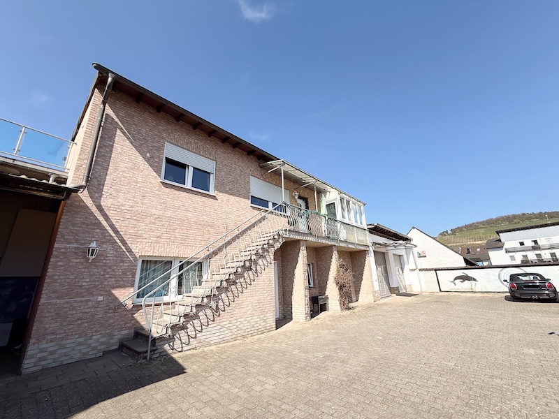 Impression Außenansicht Anbau mit Garage